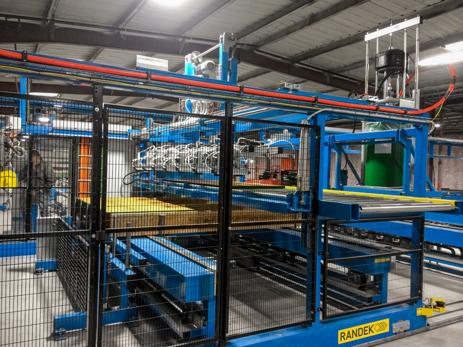 Automatyczny mostek roboczy Randek AutoFloor w hali produkcyjnej
